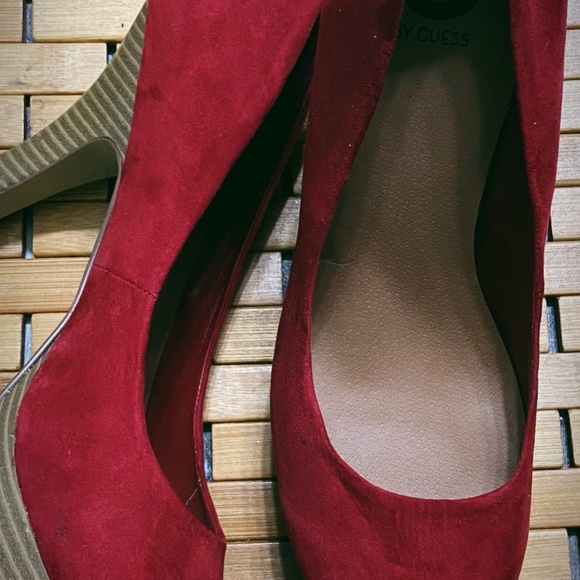 Red Guess Pumps - Picture 2 of 3